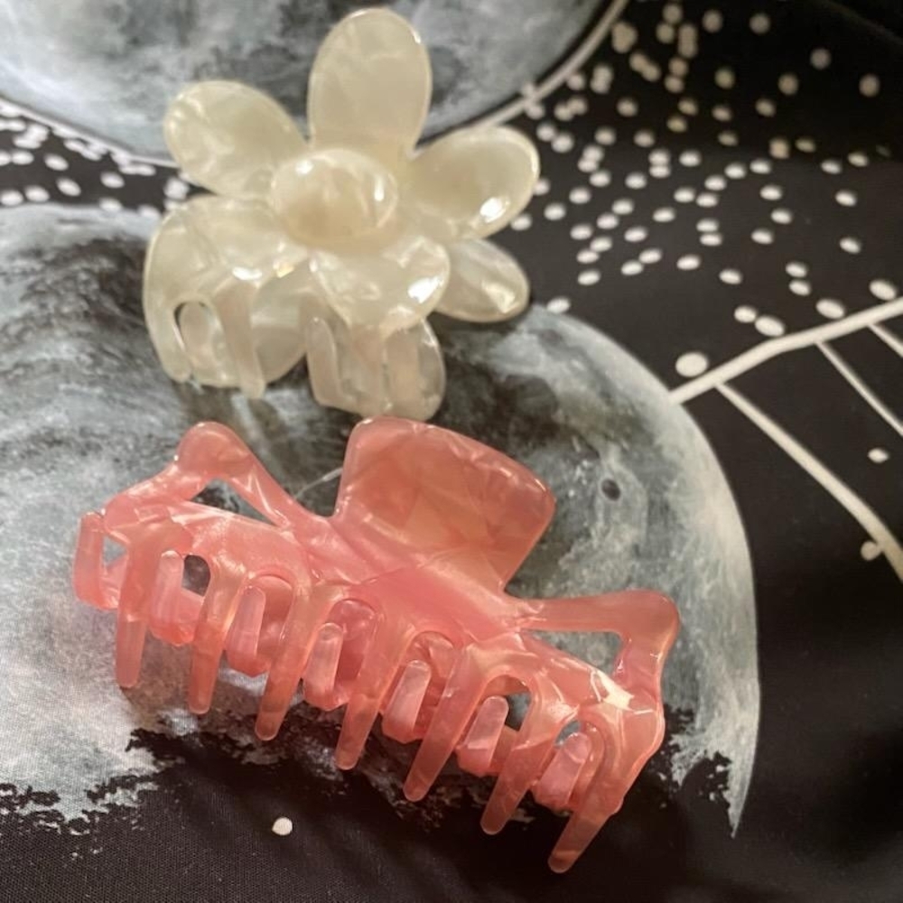 URBAN OUTFITTERS | Hair Claw Clips (Set Of 2) - Picture 2 of 12